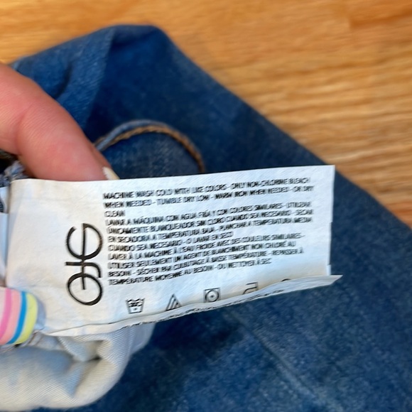 Gloria Vanderbilt Amanda Shorts - Picture 10 of 11